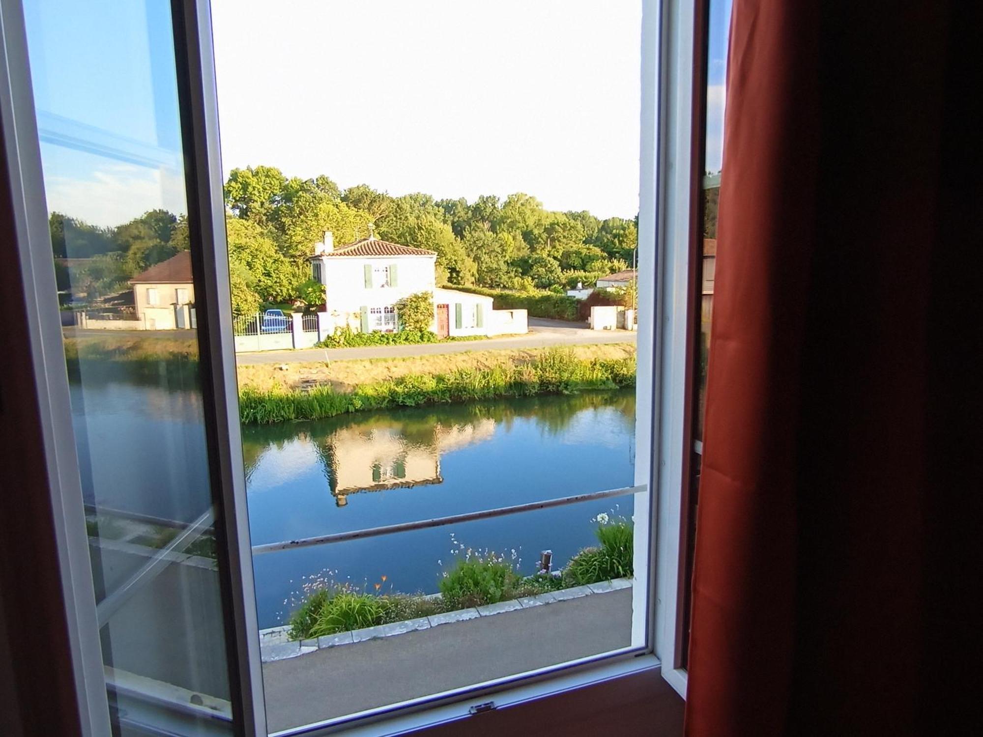 Au Bord De L'Eau Coulon Appartement Buitenkant foto
